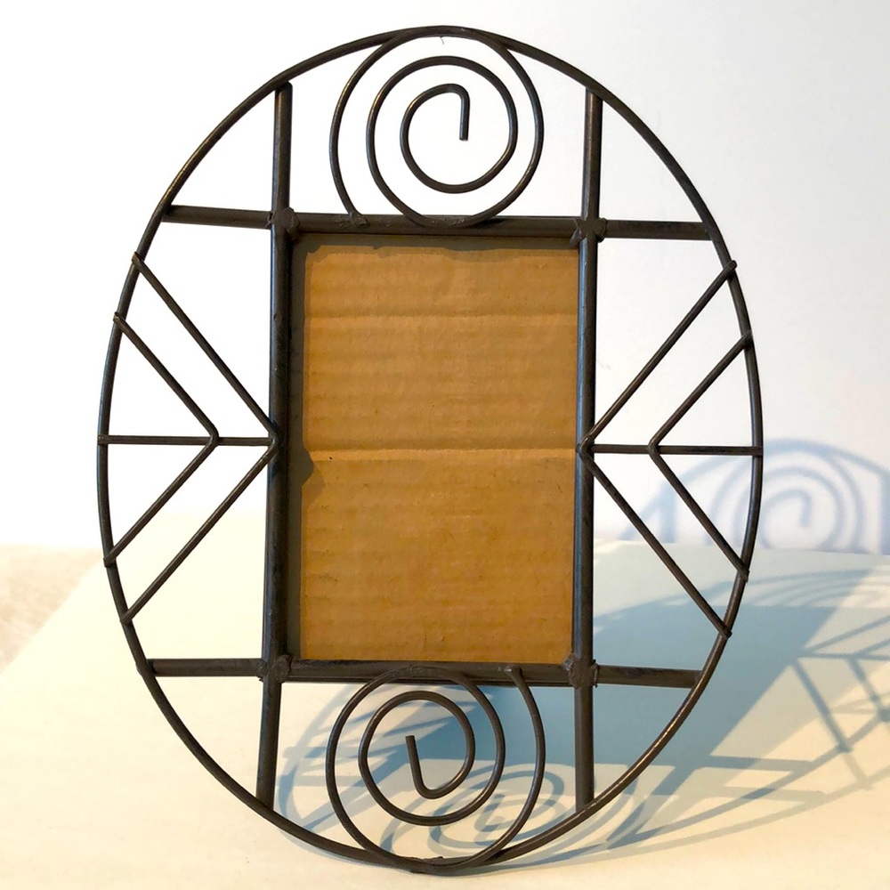 Oval gray/bronze metal picture frame 5”x 3.5”